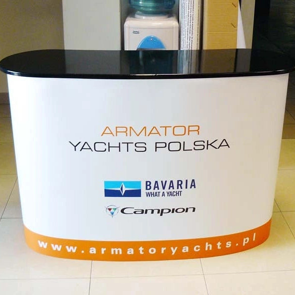 Promotional popup counter with Armator Yachts Polska branding and Bavaria Yacht logo.